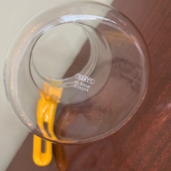 Vintage Pyrex Glass Pitcher Made in France - Picture 6 of 7